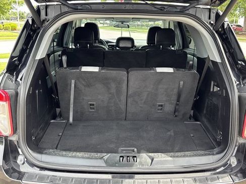 Used 2021 Ford Explorer XLT w/ Equipment Group 202A RWD image 8