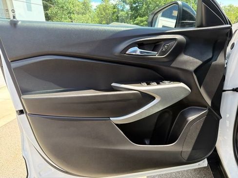 Certified 2024 Chevrolet Trax RS FWD image 17