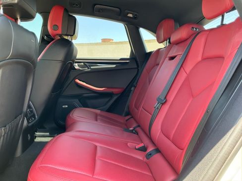 Used 2019 Porsche Macan AWD/4WD image 17