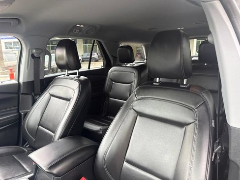 Used 2022 Ford Explorer XLT w/ Equipment Group 202A AWD/4WD image 21