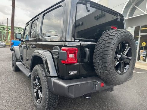 Used 2022 Jeep Wrangler Unlimited Sahara AWD/4WD image 8