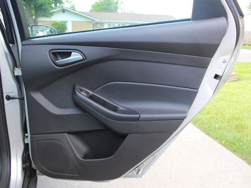 Used 2014 Ford Focus SE w/ SE Sport Package FWD image 30
