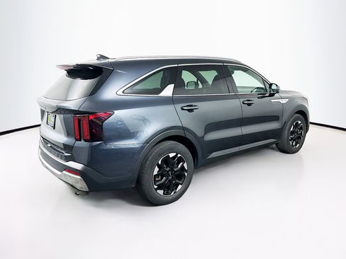 Used 2024 Kia Sorento S image 9