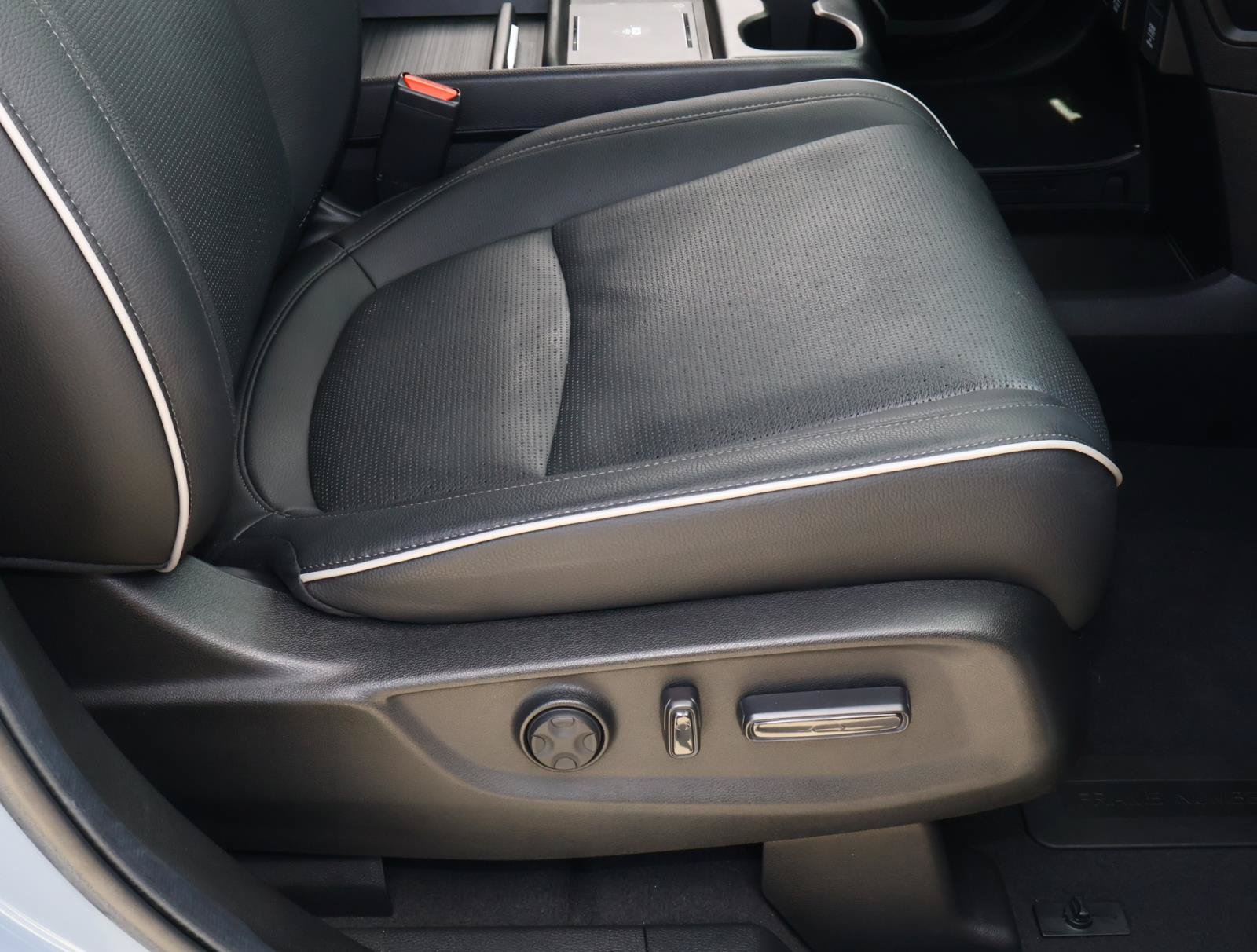 Used 2025 Honda Odyssey Elite image 19