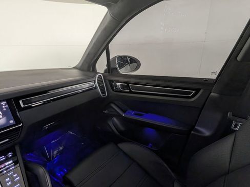 Certified 2023 Porsche Cayenne GTS AWD/4WD image 24