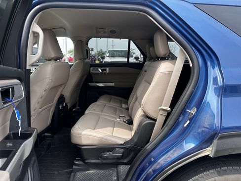 Used 2022 Ford Explorer Limited w/ Equipment Group 301A AWD/4WD image 9
