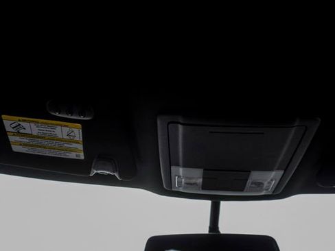 Used 2018 Ford Explorer XLT w/ XLT Appearance Package image 30