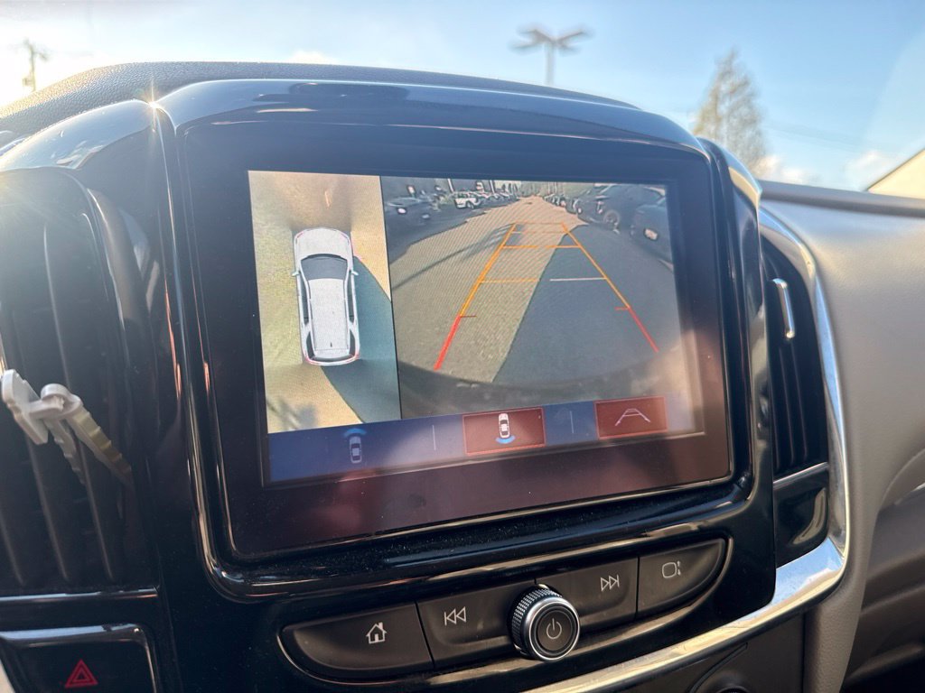 Used 2018 Chevrolet Traverse LT w/ LPO, Black Accent Package FWD image 12