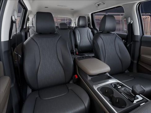 New 2026 Kia Carnival EX image 15