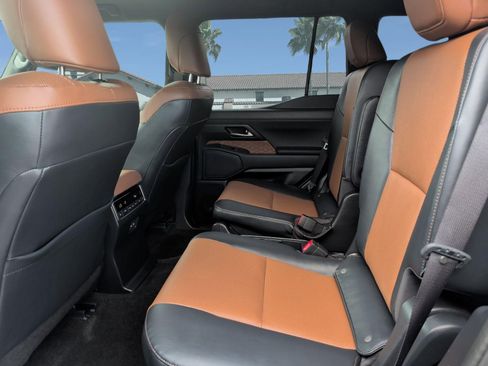 Used 2025 Lexus GX 550 w/ Cold Area Package AWD/4WD image 25