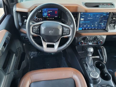 Used 2024 Ford Bronco Outer Banks image 16