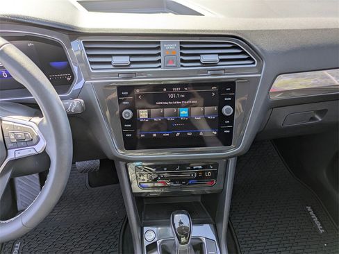 Certified 2023 Volkswagen Tiguan SE image 17