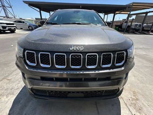 Used 2024 Jeep Compass Latitude AWD/4WD image 2