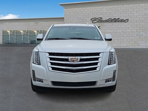 Used 2016 Cadillac Escalade Luxury image 2