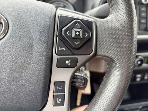 Used 2018 Toyota Tacoma SR5 RWD image 22