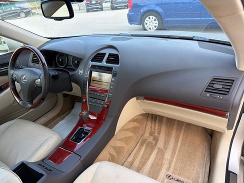 Used 2011 Lexus ES 350 w/ Preferred Accessory Package FWD image 32