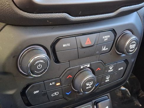 Used 2023 Jeep Renegade Trailhawk image 16