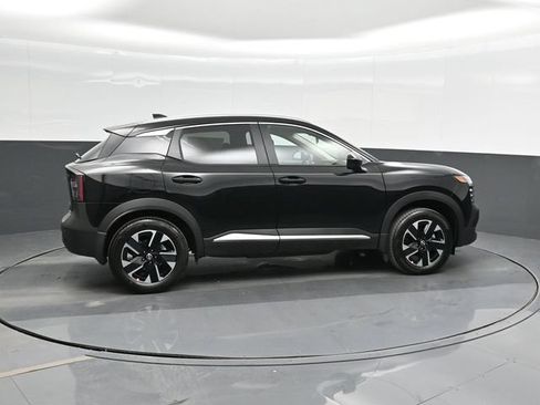 Used 2025 Nissan Kicks SV w/ SV Premium Package AWD/4WD image 4