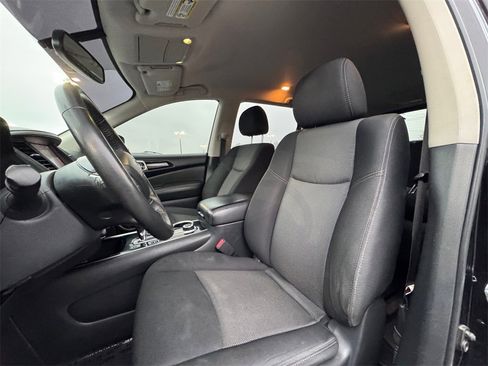 Used 2018 Nissan Pathfinder SV image 15