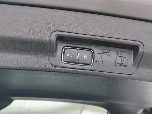 Used 2022 Ford Explorer XLT w/ Equipment Group 202A image 19