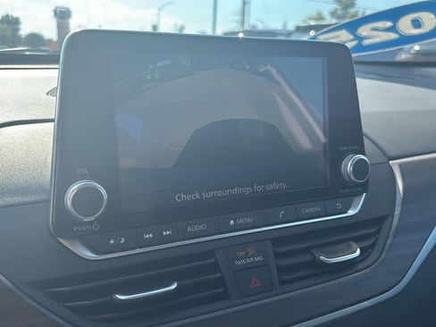 Used 2025 Nissan Altima 2.5 SV FWD image 17
