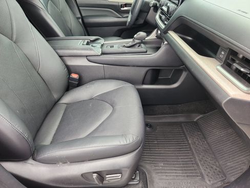 Used 2024 Toyota Grand Highlander FWD image 16