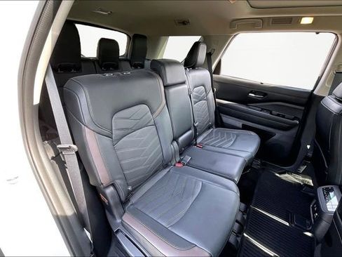 Used 2024 Nissan Pathfinder Platinum w/ Cargo Package image 17