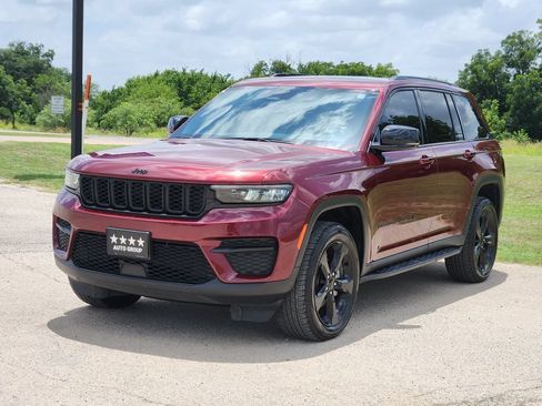 Used 2022 Jeep Grand Cherokee Altitude AWD/4WD image 2