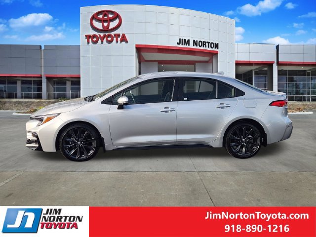 Used 2025 Toyota Corolla SE w/ SE Premium Package FWD image 5