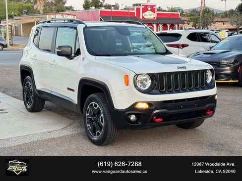 Used 2017 Jeep Renegade Trailhawk w/ Premium Trailhawk Package image 1