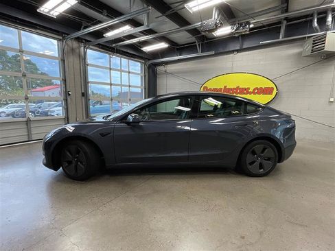 Used 2022 Tesla Model 3 Long Range AWD/4WD image 2