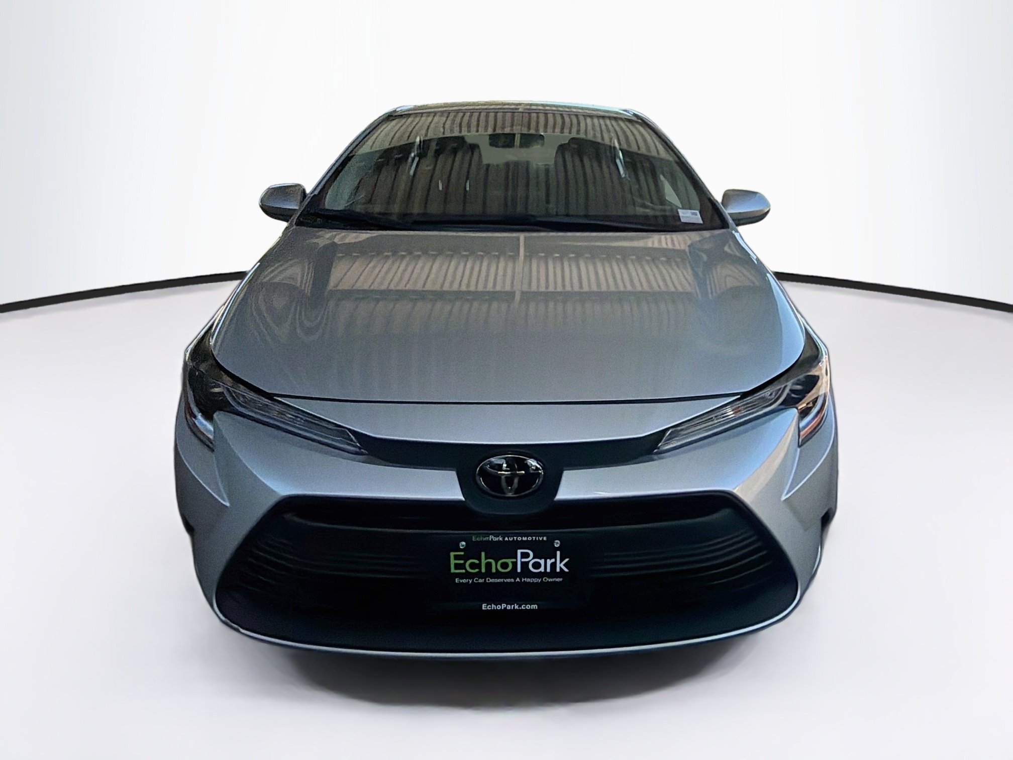 Used 2024 Toyota Corolla LE FWD image 2