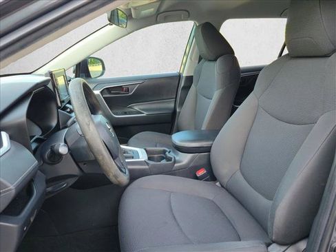Used 2020 Toyota RAV4 LE FWD image 11