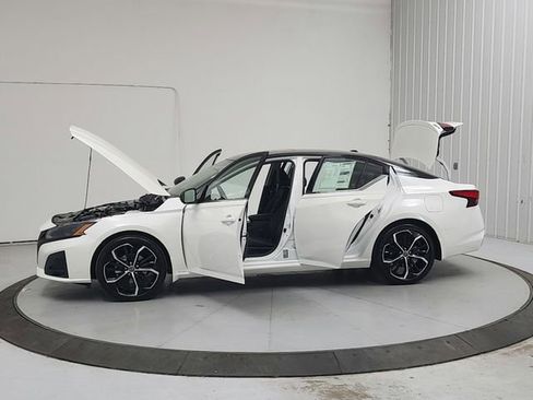 New 2026 Nissan Altima 2.5 SR w/ SR Premium Package FWD image 12