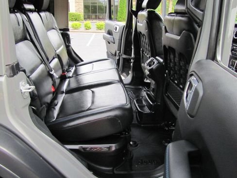 Used 2022 Jeep Wrangler Unlimited Rubicon 4xe w/ Cold Weather Group AWD/4WD image 22