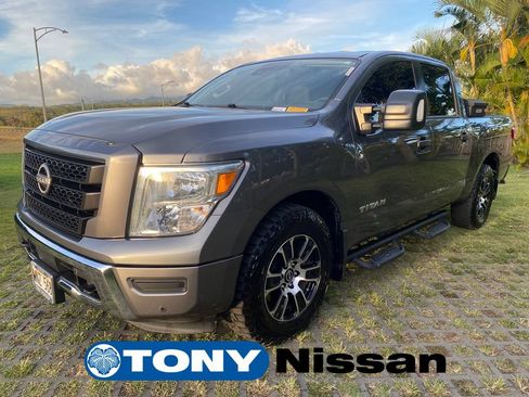 Used 2023 Nissan Titan SV w/ SV Convenience Package RWD image 3