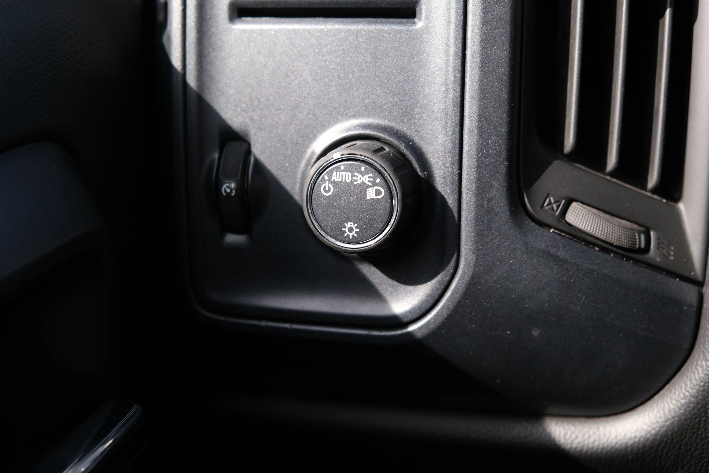 Used 2016 GMC Sierra 2500 2WD Crew Cab image 32
