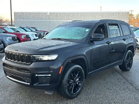 Used 2025 Jeep Grand Cherokee L Limited w/ Luxury Tech Group II image 2