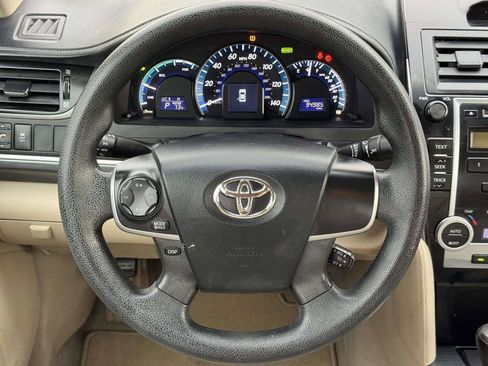 Used 2012 Toyota Camry LE image 10