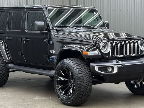 Used 2025 Jeep Wrangler Unlimited Sahara image 7