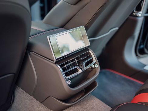 Used 2025 Bentley Flying Spur Plug-In Hybrid AWD/4WD image 16