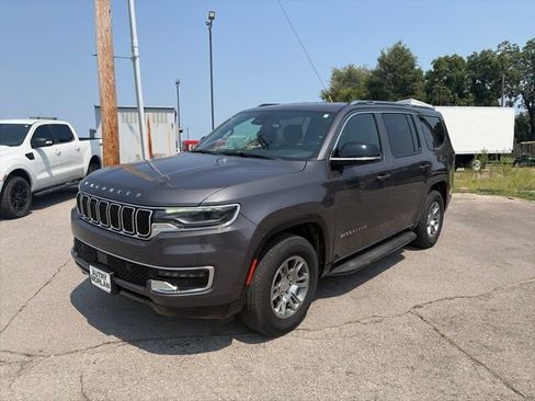 Used 2023 Jeep Wagoneer 4WD image 2