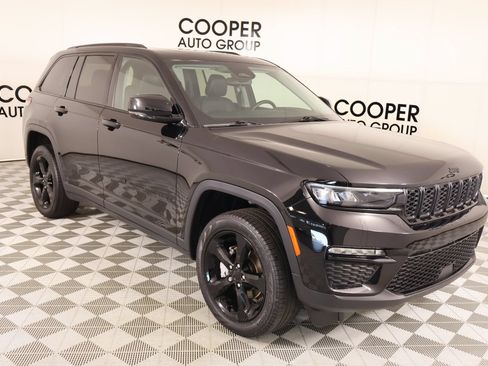 Used 2023 Jeep Grand Cherokee Limited w/ Black Appearance Package AWD/4WD image 1