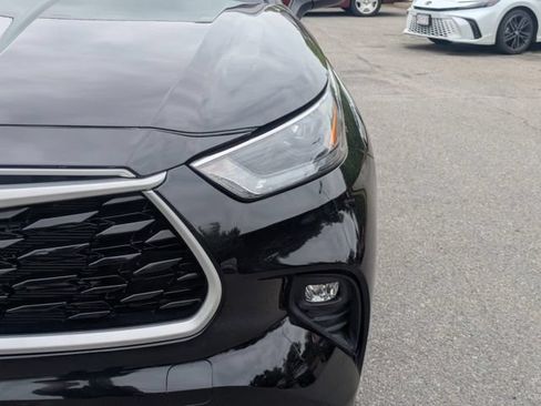 Used 2024 Toyota Highlander XLE AWD/4WD image 13