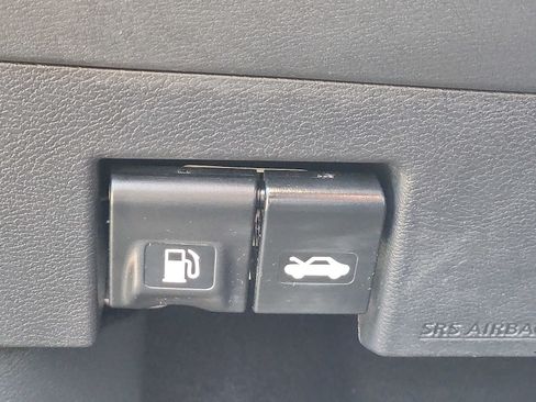 Used 2025 Nissan Versa S w/ Trunk Package FWD image 25