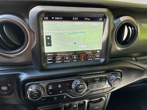 Certified 2021 Jeep Gladiator Willys image 27