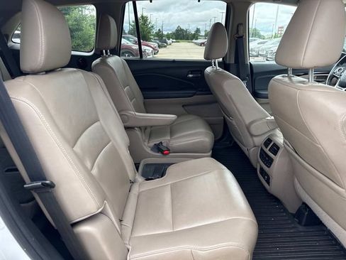 Used 2022 Honda Pilot Touring image 11