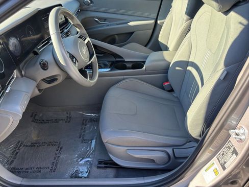 Used 2025 Hyundai Elantra SEL image 23