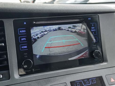 Used 2015 Toyota Sienna LE FWD image 22