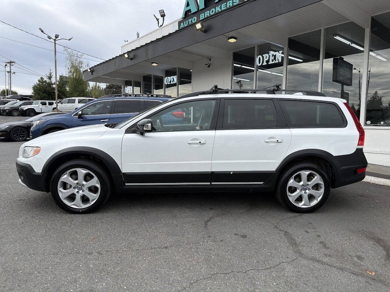 Used 2016 Volvo XC70 T5 Premier w/ Proximity Package AWD/4WD image 3